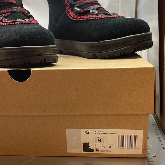 BNIB UGG Classic Weather Hiker Hi Boots BLACK 9 - Picture 3 of 11